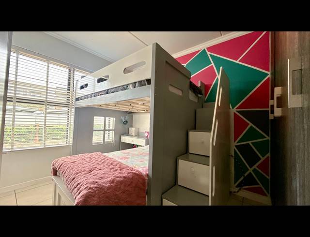 2 BEDROOM APARTMENT FOR SALE IN OAKDENE